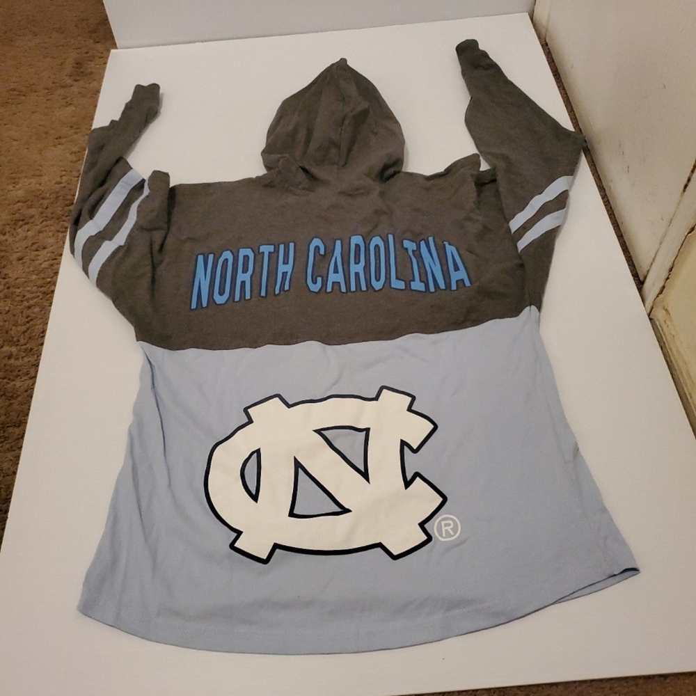 Men's North Carolina t shirt hoodie sportswear size medium